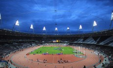 开云在线赛事平台-恩比德主宰比赛走向，黄蜂节奏掌控太阳，双线叙事下的篮球智慧