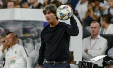 开云体育直播-中国横扫秘鲁，德容绝境逆转