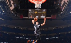 开云体育中国官网-凯尔特人绝杀火箭，范弗利特惊艳四座，一场定义赛季的经典对决