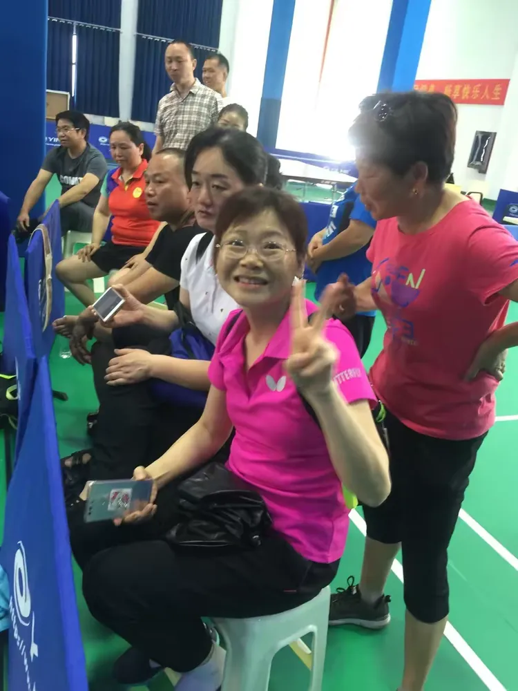 荷兰女子乒乓球选手激情夺冠