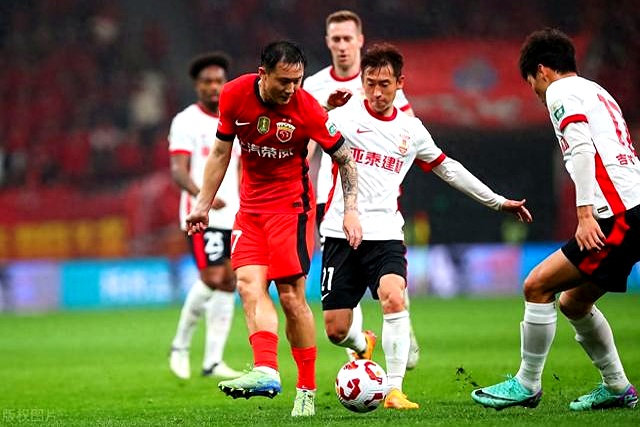 关于意甲球队实力逐渐提升，势不可挡追赶冠军的信息