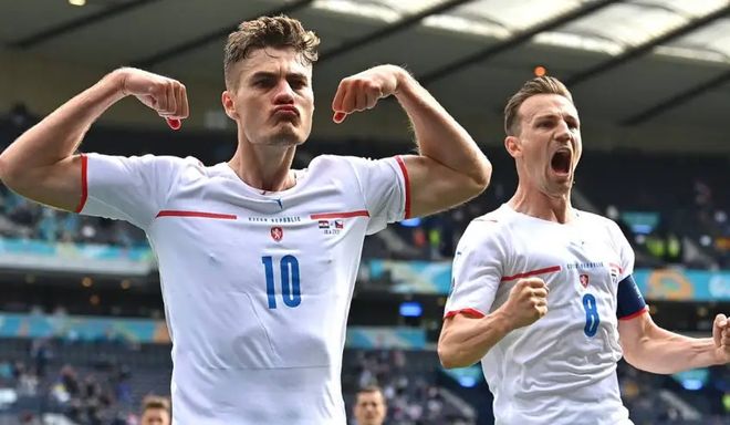 爱沙尼亚足球赛后宴会赏心悦目，参与球队纷纷取得佳绩的简单介绍