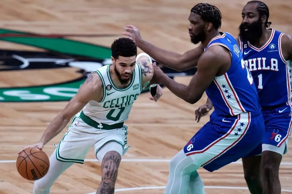 包含大连人主场艰难胜出，雄心壮志不改，保级艰辛的词条