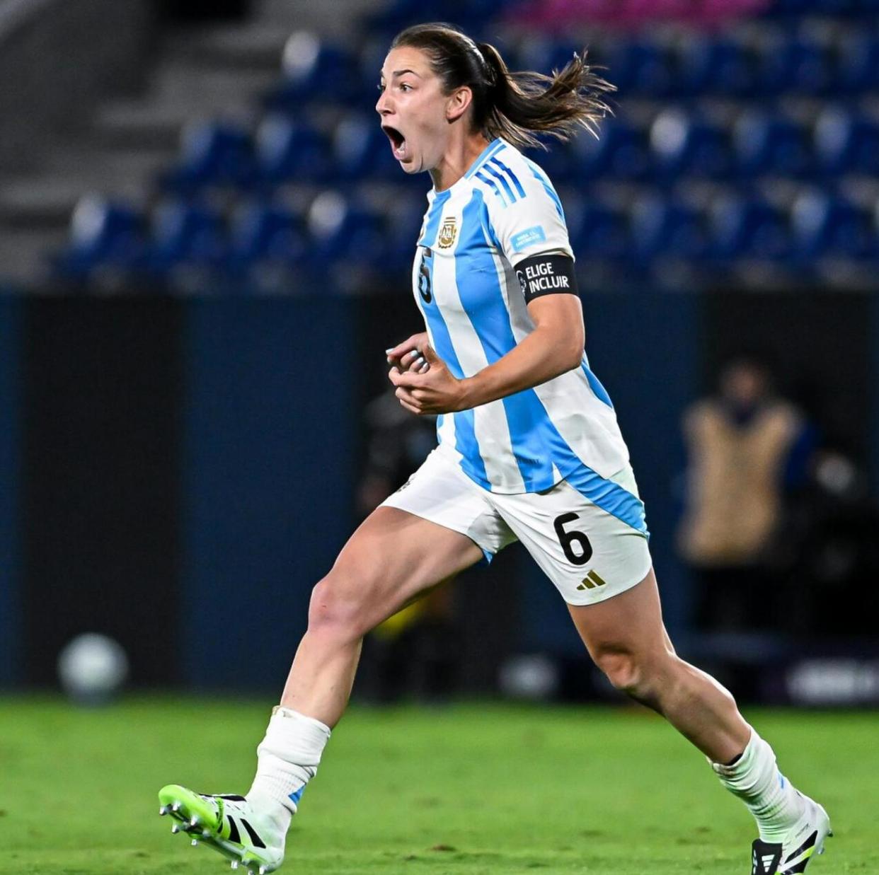 阿根廷女足队全力为加油的简单介绍