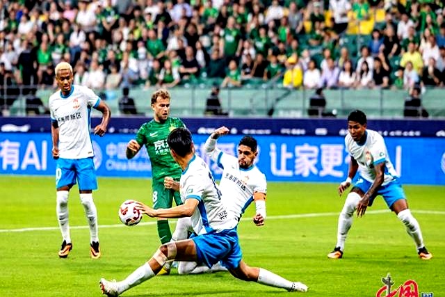 包含武汉卓尔客场胜北京国安，保持不败势头的词条