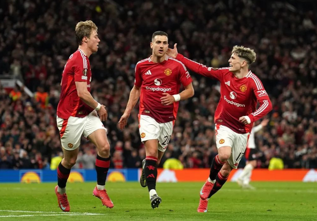 曼联大胜对手霸气表现占据榜首