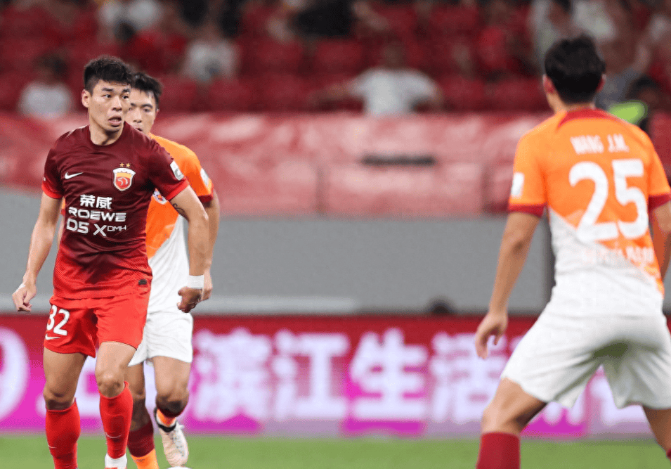 包含广州恒大豪取胜利，中超战场彰显雄风的词条