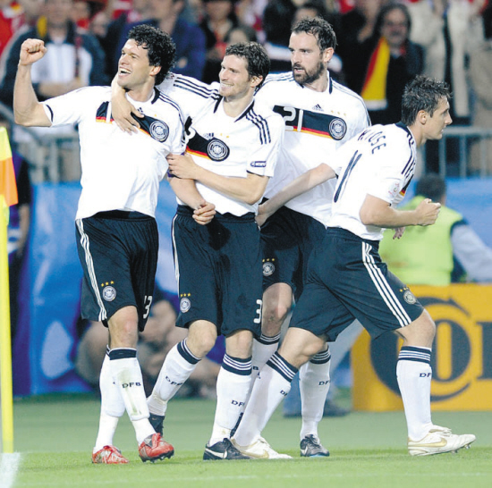 关于德国队横扫马来西亚队，黄鸭组合点燃赛场的信息