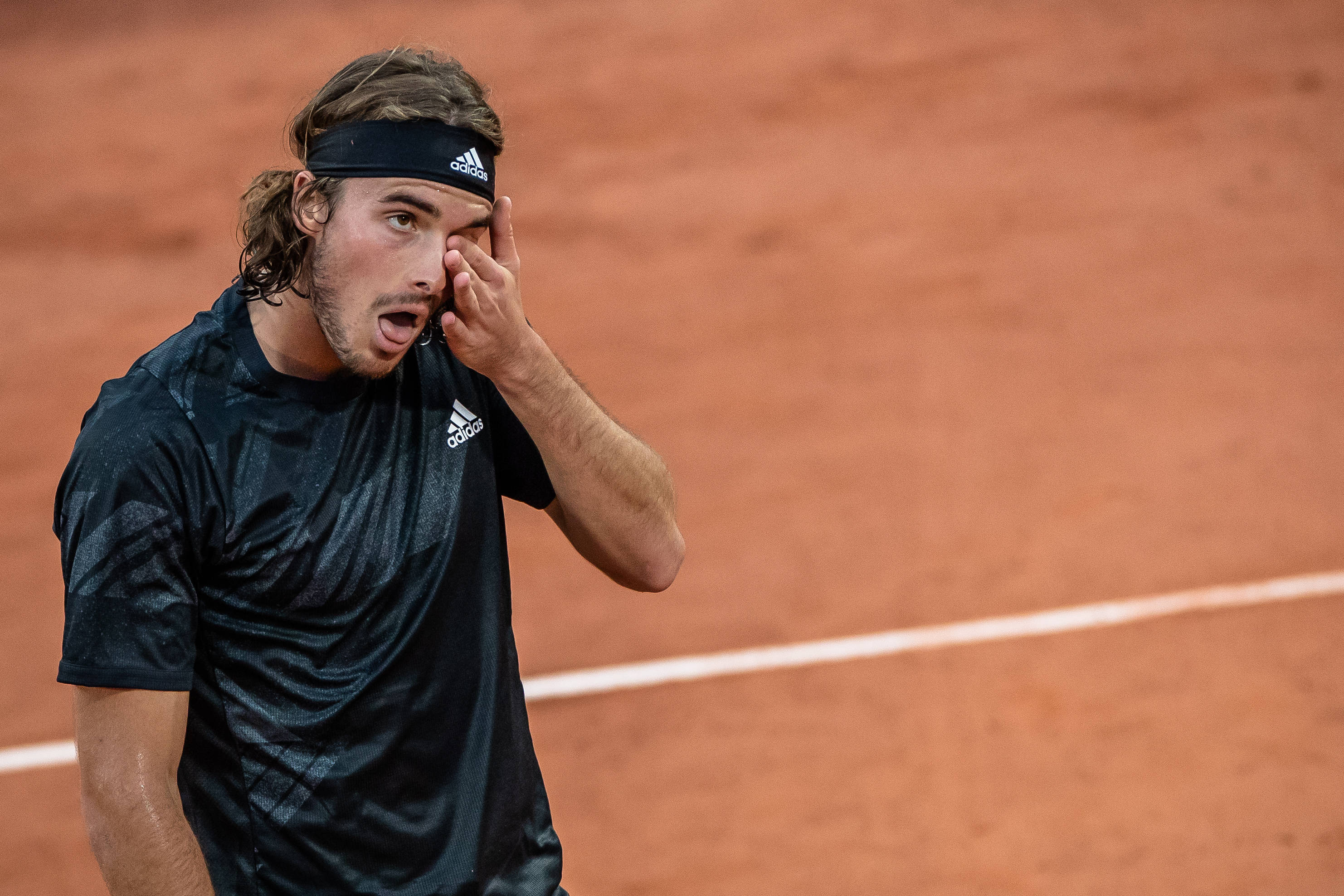 西班牙网球队碾压英国网球队,西西帕斯惊艳世界的简单介绍 西班牙网球队碾压英国网球队,西西帕斯惊艳世界的简单介绍