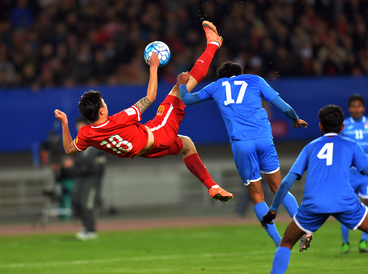 关于足球明星实力角逐，体育界精彩对决美不胜收的信息